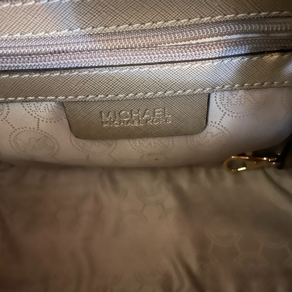 MICHAEL Michael Kors Selma small studded saffiano cross body bag - Picture 6 of 13